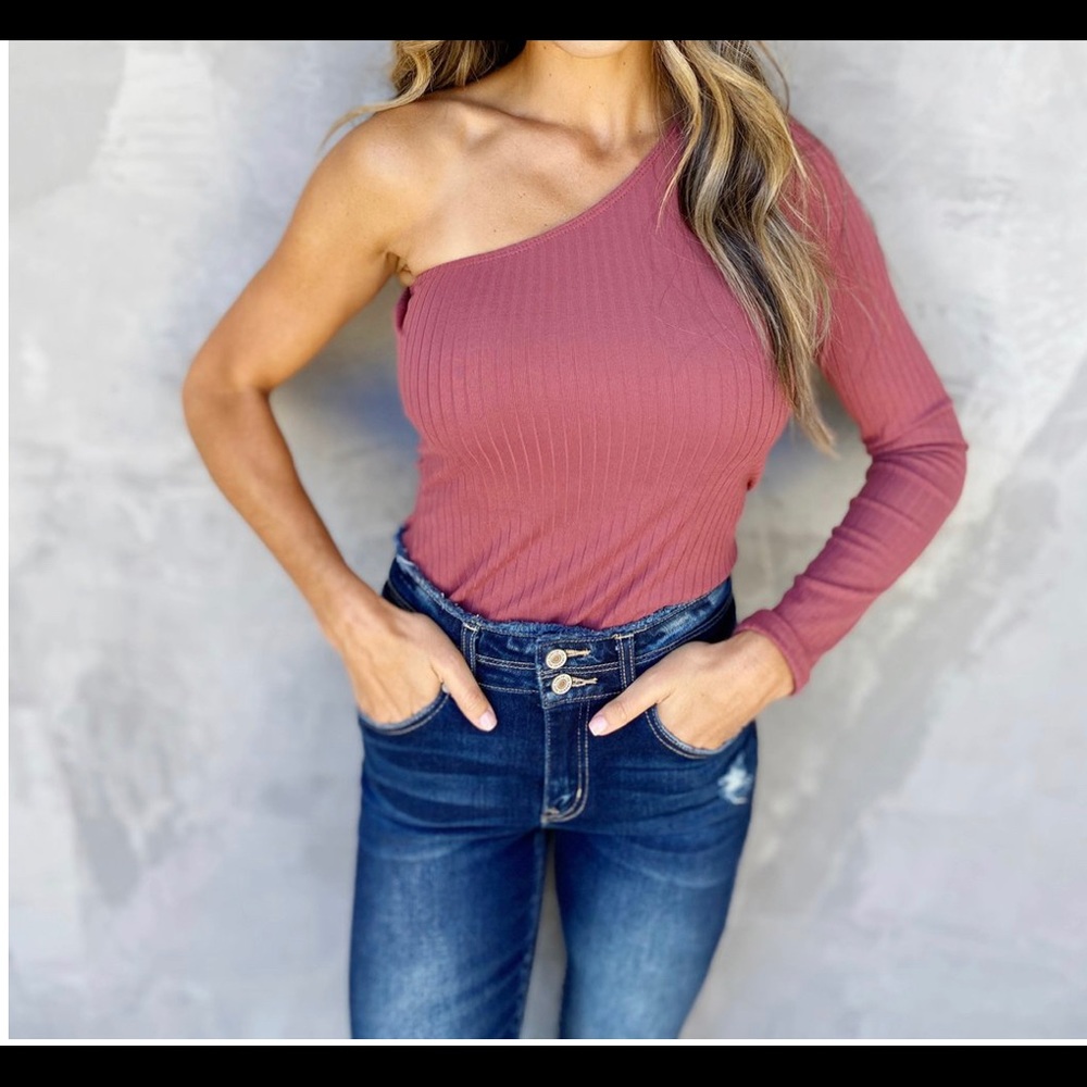 One shoulder Top
